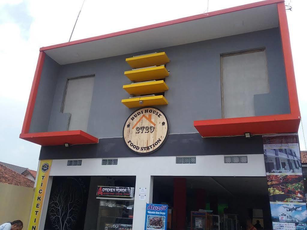 Budi House & Food Station Bandung Ngoại thất bức ảnh