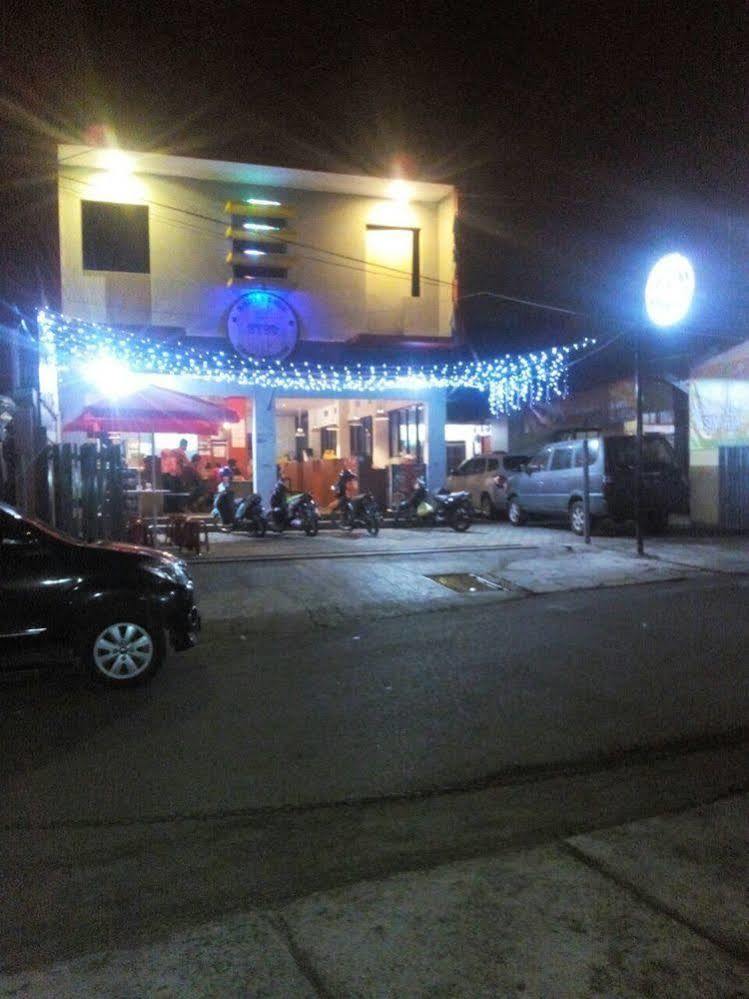 Budi House & Food Station Bandung Ngoại thất bức ảnh